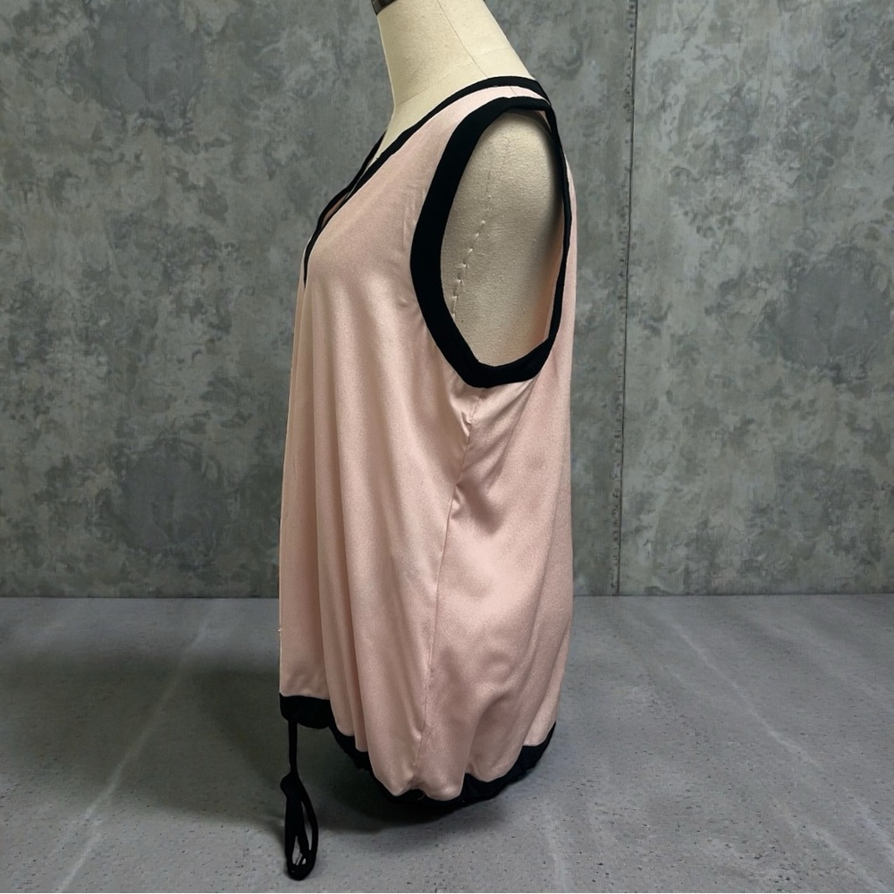 ***LIKE NEW**** Ivanka Trump Pink and Black Sleeveless Blouse - Picture 3 of 6